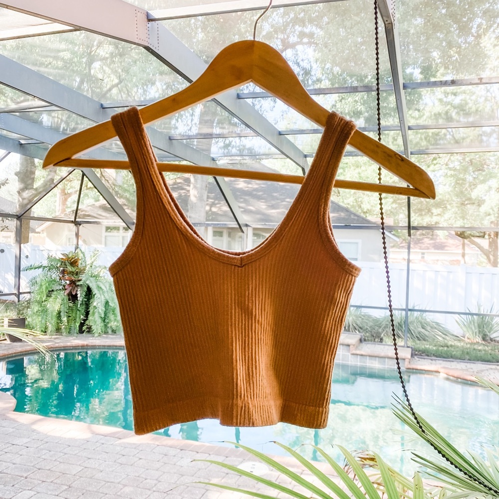 UO ribbed crop top size M